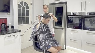 Essex Girl Hairdresser - A Fuck And Trim Hair Cut